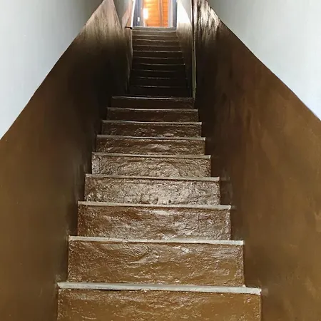 Ruggero House تْشيفالو