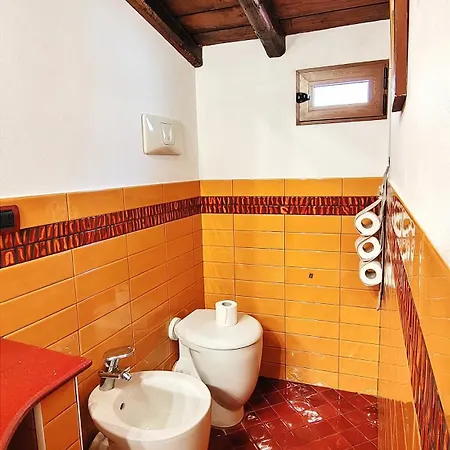 Ruggero House تْشيفالو