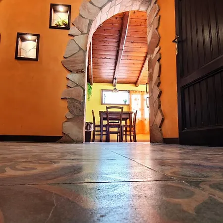 Ruggero House تْشيفالو